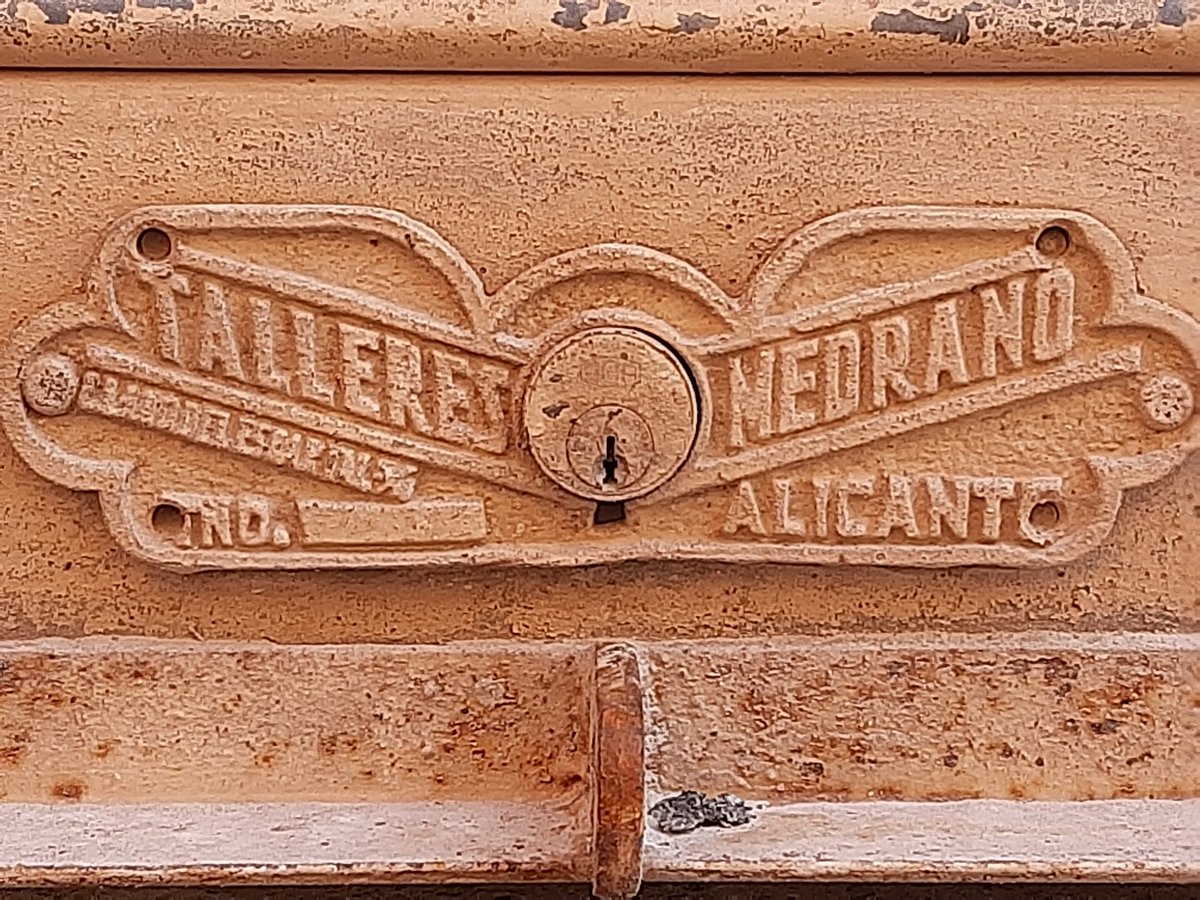 JorgePay1's tweet photo. #Pernet, persianes i reixa https://t.co/zfuYWvo43J