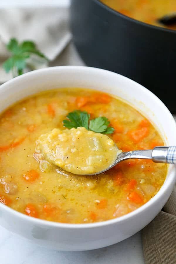 misspickledplum's tweet image. A smoky, rich and comforting #SlowCooker Split Pea #Soup Recipe that is sure to become your winter warmer upper 🥣
5 minutes of kitchen prep is all it takes!
#splitpea #nom #easyrecipes #feedfeed #nom
Get the Recipe 👉 buff.ly/38LZ36R