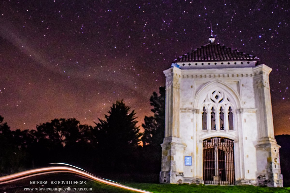 ¿Cuantos caminantes, desde hace siglos, habrán disfrutado, en este mismo punto, de espectaculares noches estrelladas en su peregrinar a Guadalupe?
#rutasgeoparquevilluercas #nochesmagicas #guiasdenaturaleza #monitoresstarlight #caminorealdeguadalupe <a href="/Extremadura_tur/">Extremadura Turismo</a>