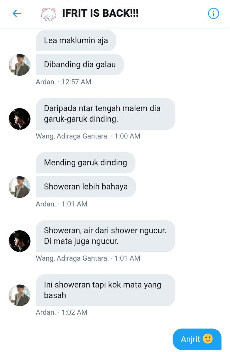SuarMolek's tweet photo. Senyum aja aku. :) https://t.co/NbnEDgzFBn