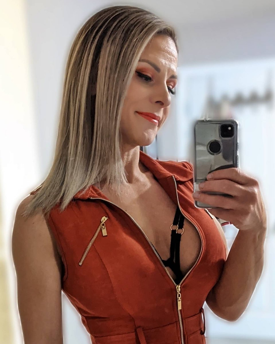 Buffbabe3's tweet photo. About last night...
Checked out an actual prohibition "venue", as they are calling themselves 🙃, in #YYC. 10/10 would recommend 👌🏻. #fuckyourCovidrules 🖕🏻#nananabooboo
Shout out to #Pinterest for my makeup 💁🏼♀️#notafail #blendbabyblend #mybotoxhaswornoff 😒 https://t.co/8MnXKG1q7j