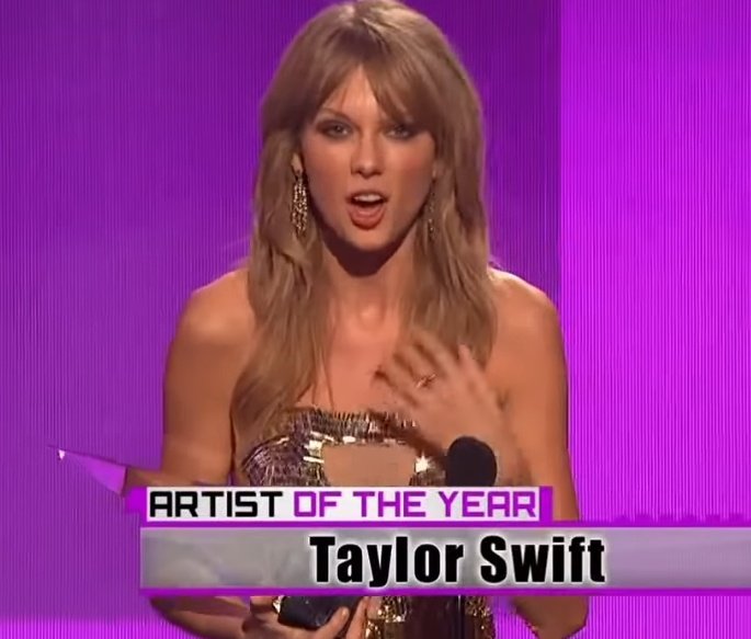 swiftcamzz's tweet photo. 🚨if taylor wins the aoty award this year she will be the first artist to win it 3 times in a row and also extend her record as the all-time winner in this category with 6 wins, so please RT

I'm voting for Taylor Swift for Artist of the Year at the #AMAs https://t.co/z8DWyje06G