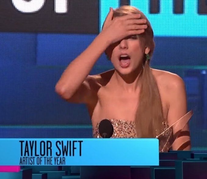 swiftcamzz's tweet photo. 🚨if taylor wins the aoty award this year she will be the first artist to win it 3 times in a row and also extend her record as the all-time winner in this category with 6 wins, so please RT

I'm voting for Taylor Swift for Artist of the Year at the #AMAs https://t.co/z8DWyje06G