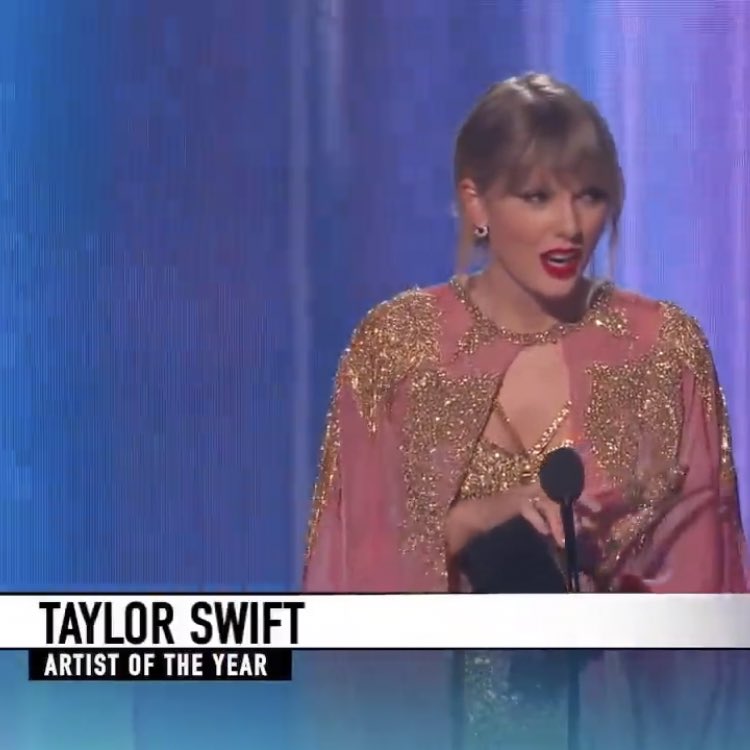 swiftcamzz's tweet photo. 🚨if taylor wins the aoty award this year she will be the first artist to win it 3 times in a row and also extend her record as the all-time winner in this category with 6 wins, so please RT

I'm voting for Taylor Swift for Artist of the Year at the #AMAs https://t.co/z8DWyje06G