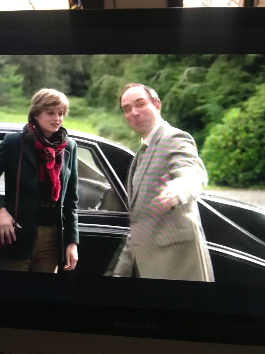 Diana didn’t often wear pants in public at this point tho she would have worn them at Balmoral—more importantly she never would have worn this scarf; too bohemian, but it’s a nice take on her pre-Vogue late teens Sloane Square sloppishness