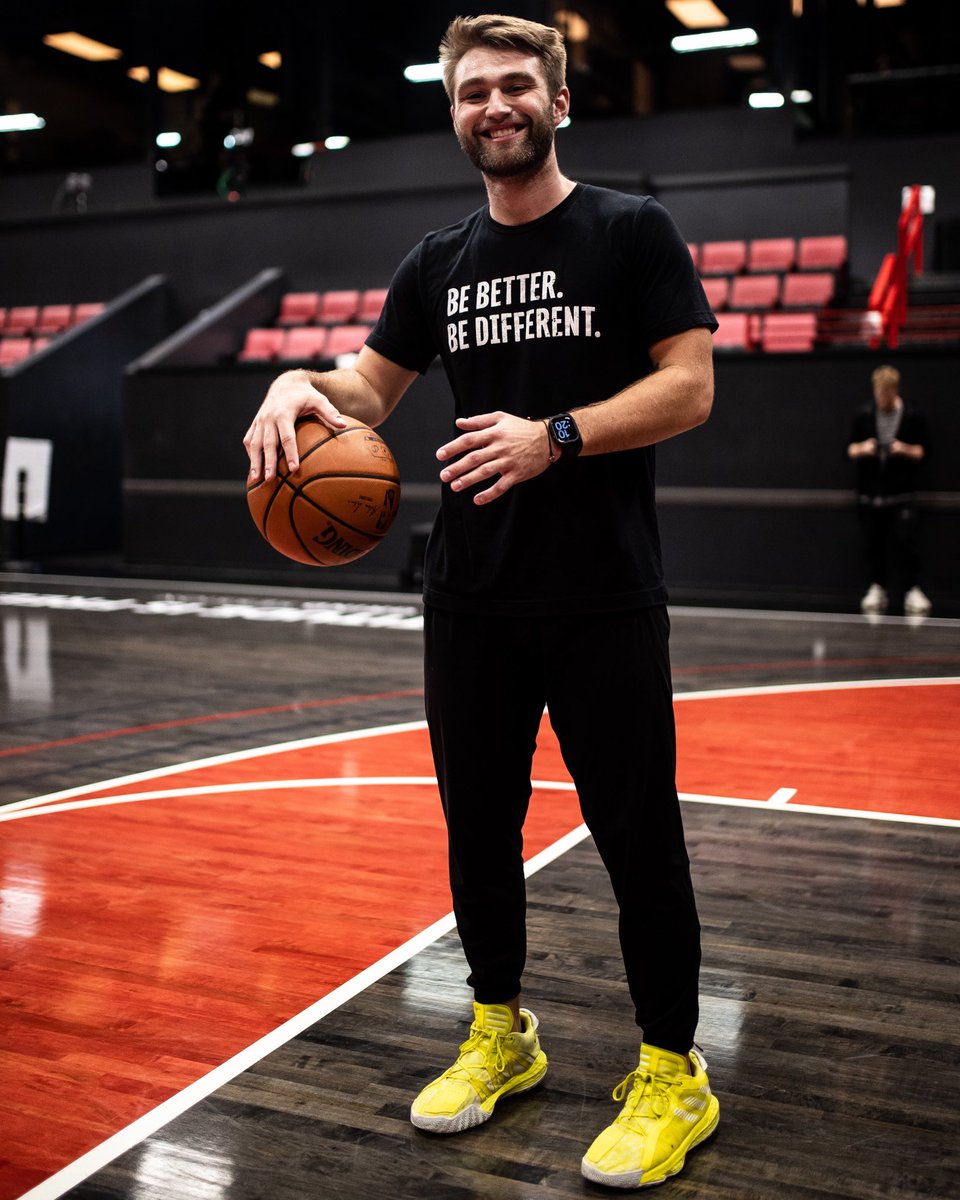 BeBetterBeDiff's tweet photo. MAJOR S/O TO @CarsonEngroff !!!
HE IS A BIG TIME UP AND COMER IN THE BASKETBALL WORLD. CANT WAIT TO SEE ALL OF THE BIG THINGS COMING YOUR WAY.
WORK ETHIC and DETERMINATION.
BETTER and DIFFERENT.
#TheTractor ๐ https://t.co/yDckvBK1qE