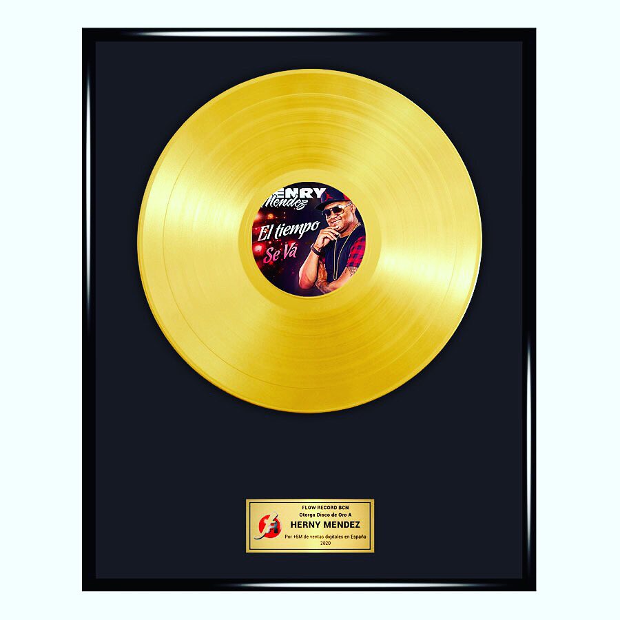 Nuevo disco de oro para ⁦<a href="/henrymendez_/">Henry Mendez</a>⁩ con su single #eltiemposeva by #FLOWRECORDSBCN
