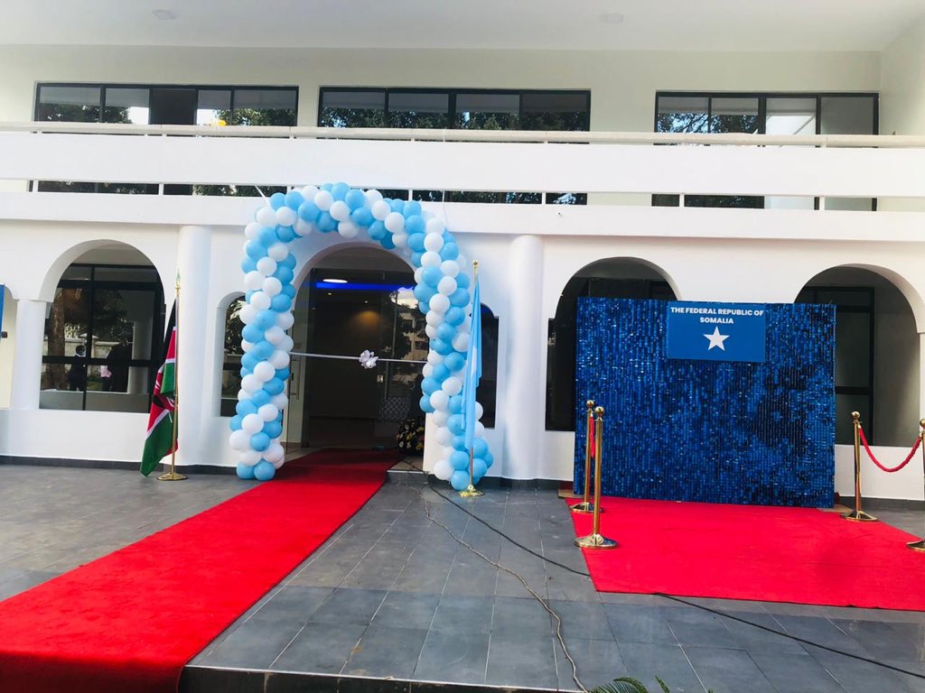 mwalim_bwana's tweet photo. This happens After 30 years in a decades Somalia Government re-opens its old Embassy in Nairobi. 🇰🇪
#Somalia #Nairobi #Embasy #Kenya https://t.co/pllI5cE4dI