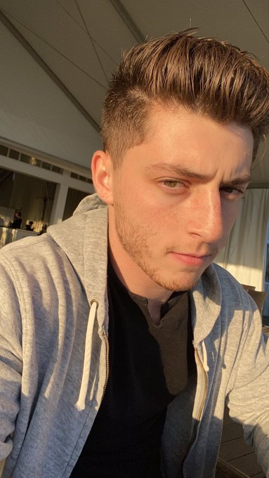 Let&rsquo;s get wine drunk🥴   IG: makaarons https://t.co/7PbzY7iETb