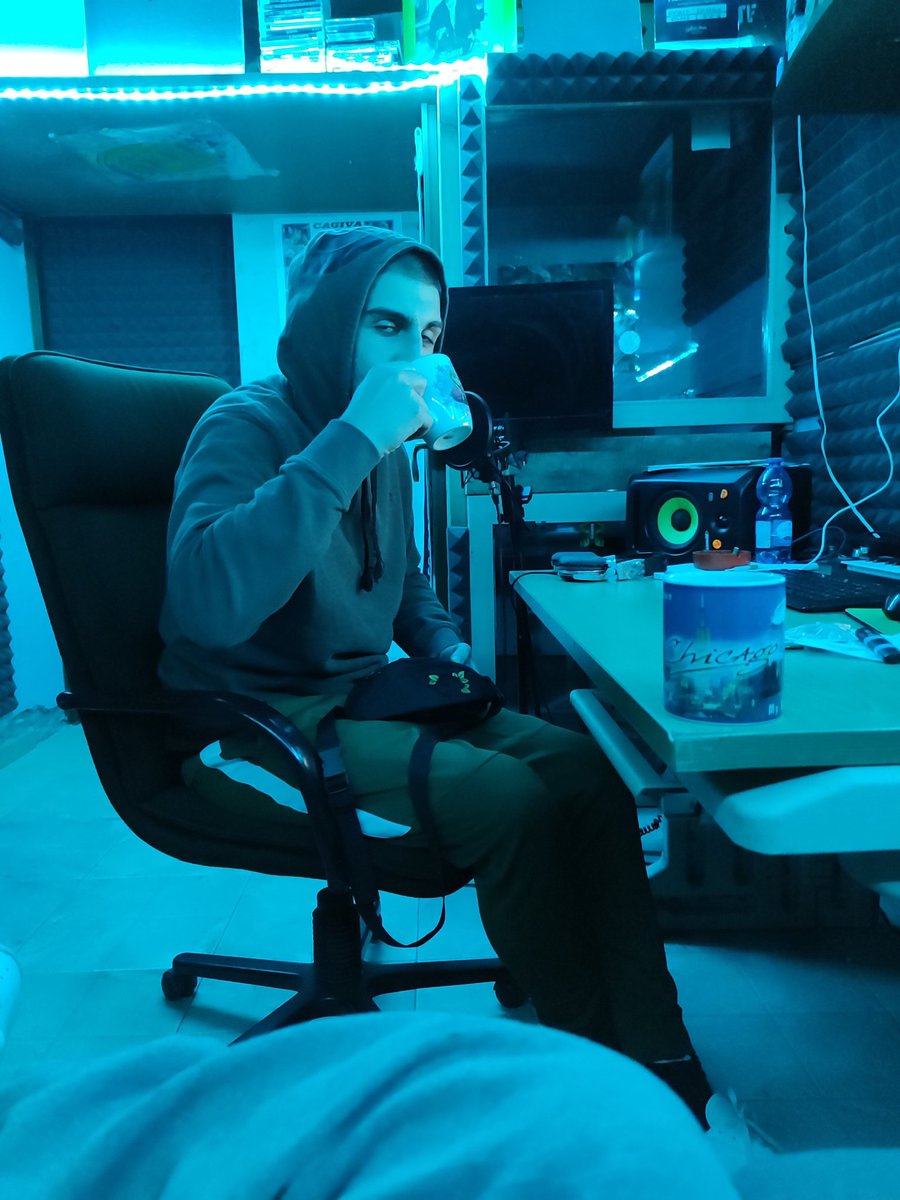 tommy97VLR's tweet photo. La vera felicità é lo smilow 🥤🥤🥤 https://t.co/pOO8e4rQ8a