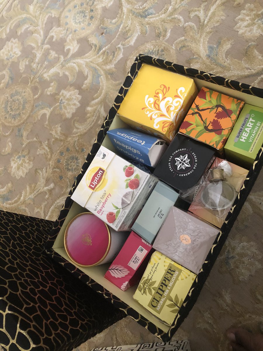 thtealady's tweet photo. It’s almost time to always have a cup of tea nearby.
Nothing says I love you like a #giftoftea to welcome harmattan.
Send us a dm to hook you, your loved ones, colleagues and bosses up.
#thtealady #tea #love #happiness #giftsoftea https://t.co/X1xEByCuO3