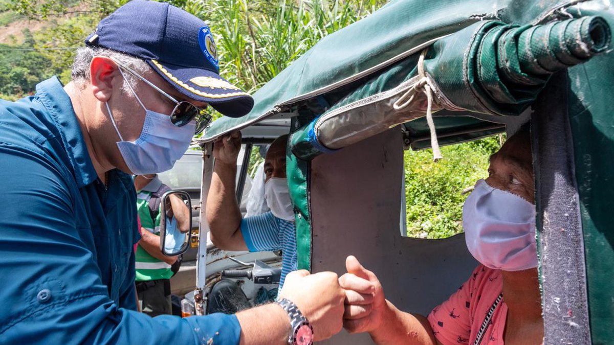 Iván Duque 🇨🇴 on Twitter: "#AEstaHora en Dabeiba, Antioquia, evaluamos difíciles consecuencias del invierno. Recorrimos zonas afectadas y dialogamos con la comunidad. Detallamos acciones de organismos de socorro y búsqueda de desaparecidos,