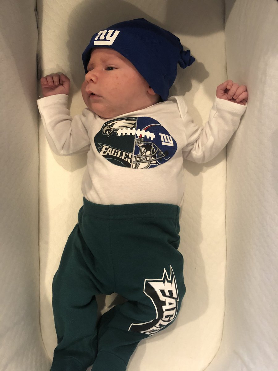 EmCatuzzi's tweet photo. This is extremely confusing, especially for a four week old. Your dad @Joecatuzzi and I are sorry,  little guy! #housedivided #FlyEaglesFly #GiantsPride @NFLonFOX @Eagles @Giants @chris_spielman @kevinkugler @LauraOkmin https://t.co/hdgbUdvhFm