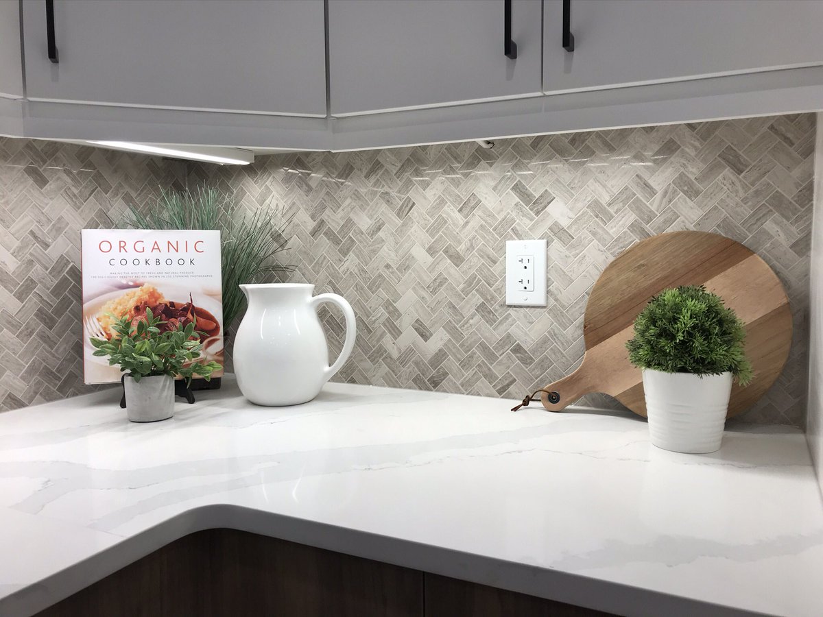 pamfieber's tweet photo. Vignettes are such an important part of staging... #yycre #yycrealestate #homestaging #EditHomeStaging #fieberstaging #stagingsells #calgaryre #RESACalgary #calgarystagers #homedesign #calgarystagers #RESAproud #stagingtip https://t.co/GxEMtNVtpW