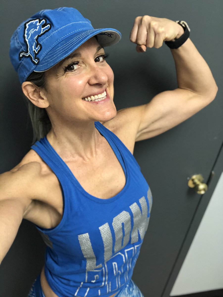 AdinaRainbird's tweet photo. @Lions #OnePride #WASvsDET #beatWAS #JustWinBaby #play60mins #football #keepgrinding #allgasnobrakes #neverquit @NFL @NFLCanada @WashingtonNFL vs #Lions @J_Rainbird https://t.co/1Wq9ksiX01
