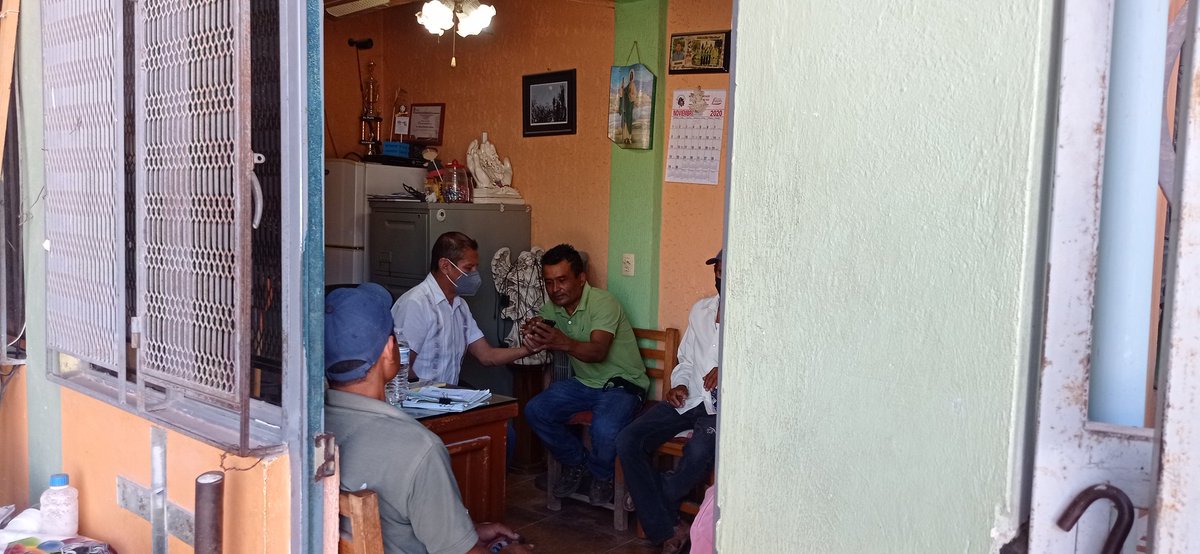Empezando el Domingo con nuestros amigos de Lodo Grande, agradezco su amistad y la confianza que me brindan.

Seguiremos trabajando por nuestras comunidades.

#ChilapaNosUne
#ChilapanTechsentlalia