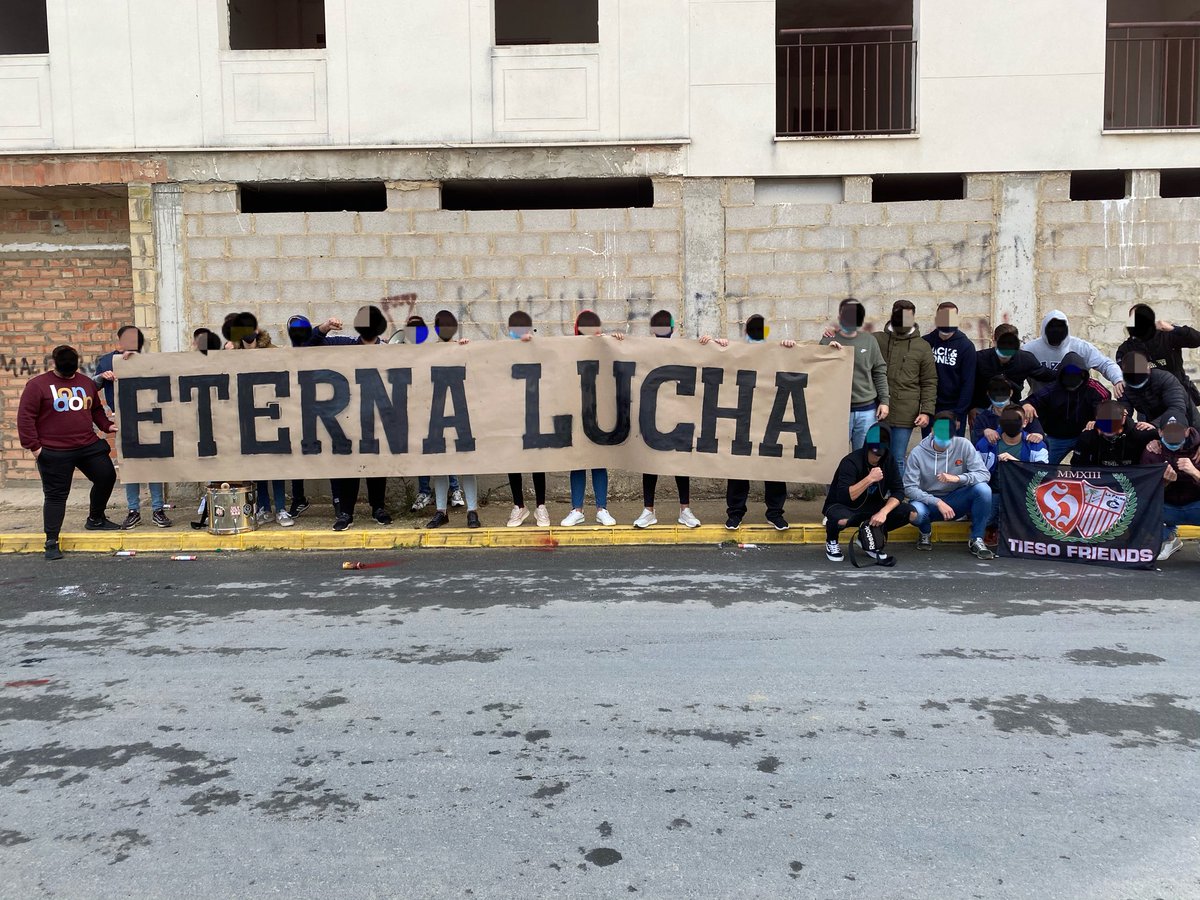 FrenteTiesoLPCF's tweet photo. La lucha será eterna🔴⚪️ https://t.co/U1THXG83GD