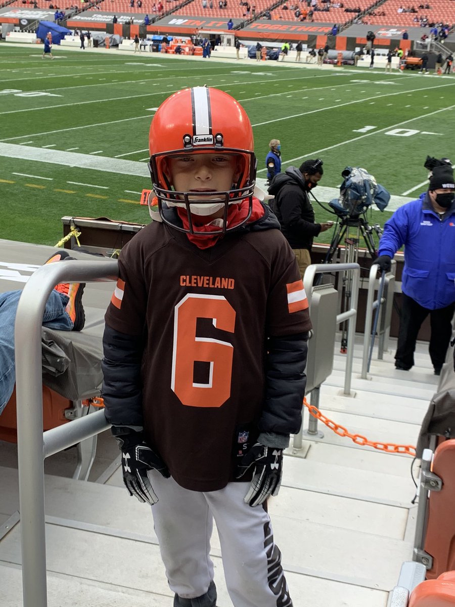 Julie Buschur tweet media