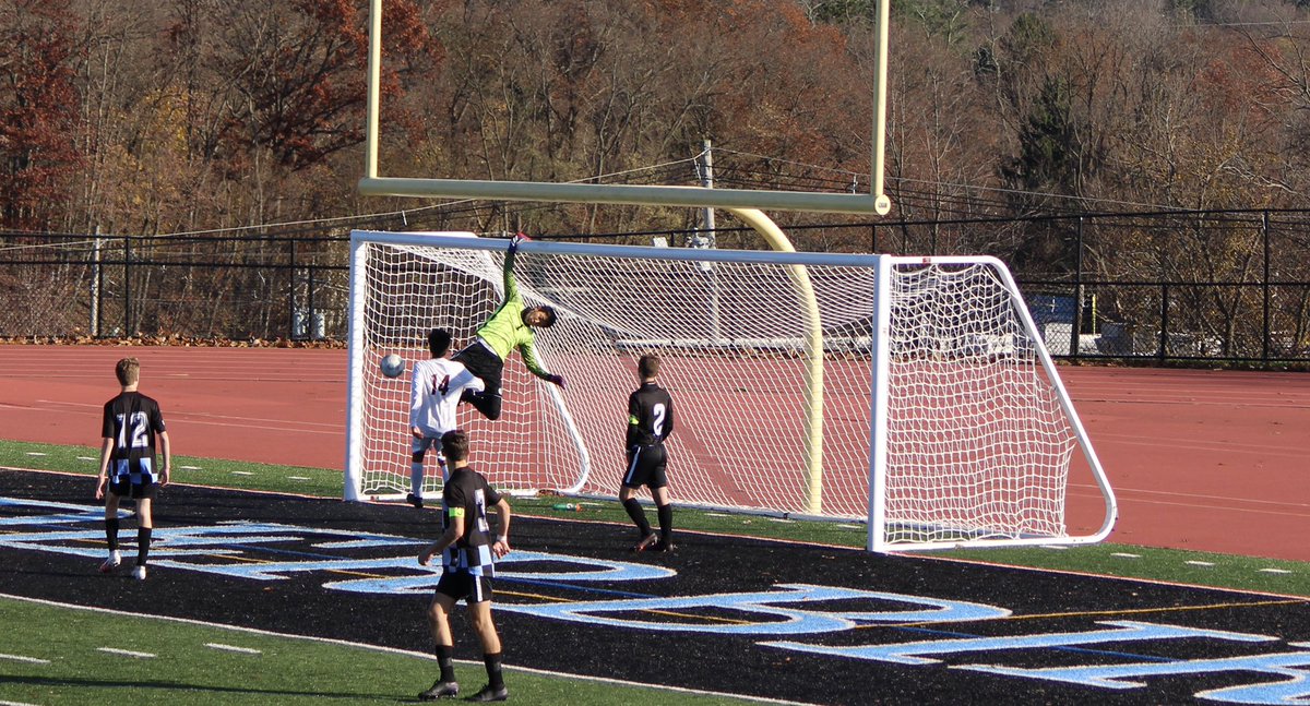 MahwahHS's tweet photo. Boys’ Varsity Soccer vs Verona. Go Thunderbirds! #MahwahConnects https://t.co/QFdEBSnXo9