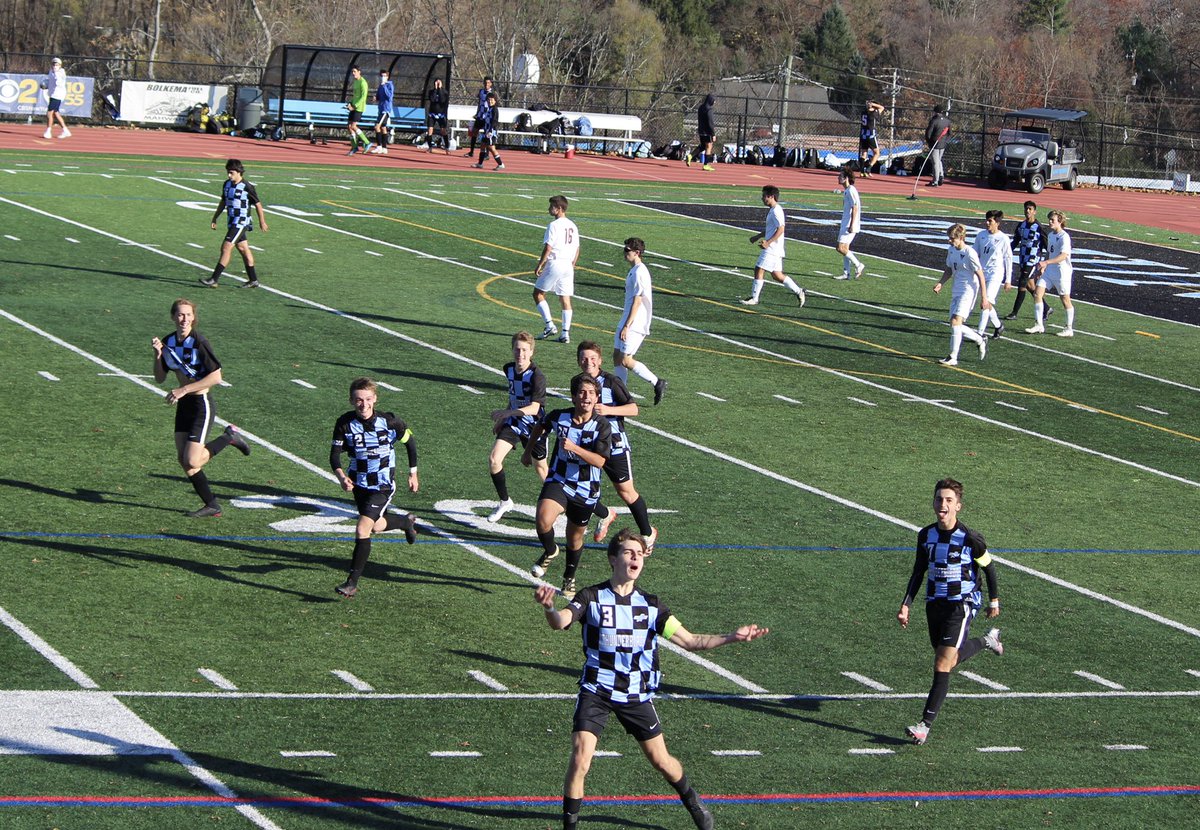 MahwahHS's tweet photo. Boys’ Varsity Soccer vs Verona. Go Thunderbirds! #MahwahConnects https://t.co/QFdEBSnXo9