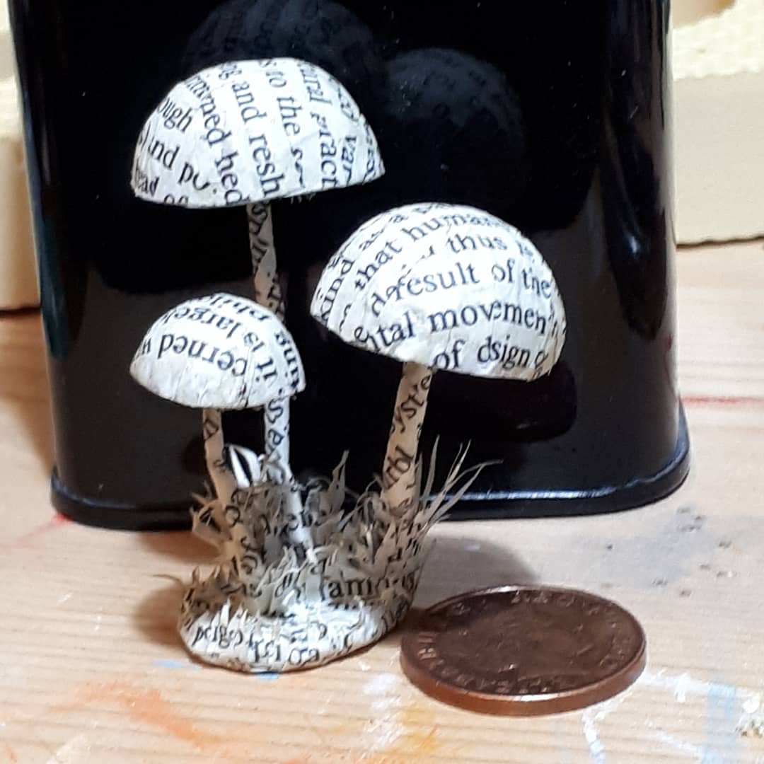 PaperJackdaw's tweet photo. Mini makes here at Jackdaw towers this week.
Very fond of a fungi especially when created from paper
#paperengineering
#paperartist
#paperart
#papermushroom
#paperfun
#handmadegoodies
#whatimworkingon
#photooftheday
#lovewhatido❤️
#recentcommission https://t.co/to5vBgkoXp