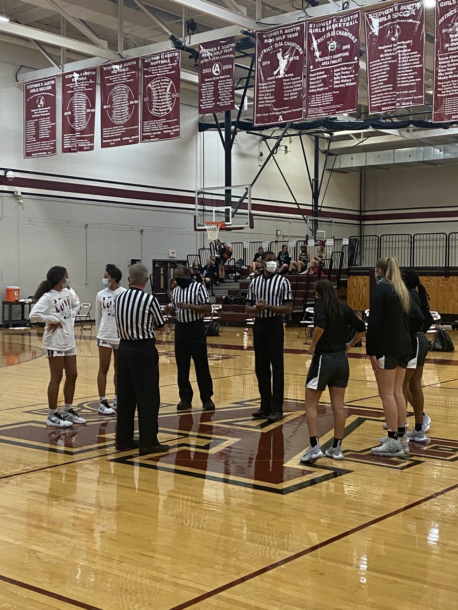 4 out of the 6 captains in this future power matchup were CyFair girls 🤔💪🏽🏀❓⁦⁩  #QualityIngredients @CFEliteSports ⁦@GMoneyMaul⁩ ⁦@reidtwins2023⁩ ⁦@Shelby_B_Hayes⁩