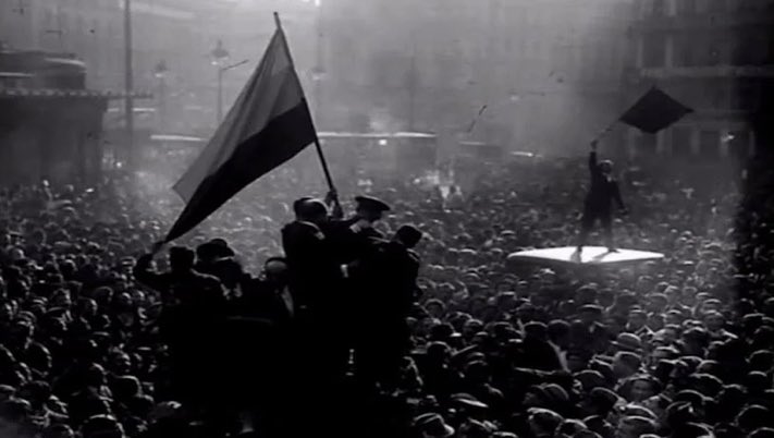 Hubo diferentes enfoques entre los monárquicos. Por un lado, el Duque de Maura habló con su hermano para saber que pedían los republicanos, que era la abdicación del Rey. De la Cierva quería la resistencia del Rey, pero el General Sanjurjo se posicionó con la República.