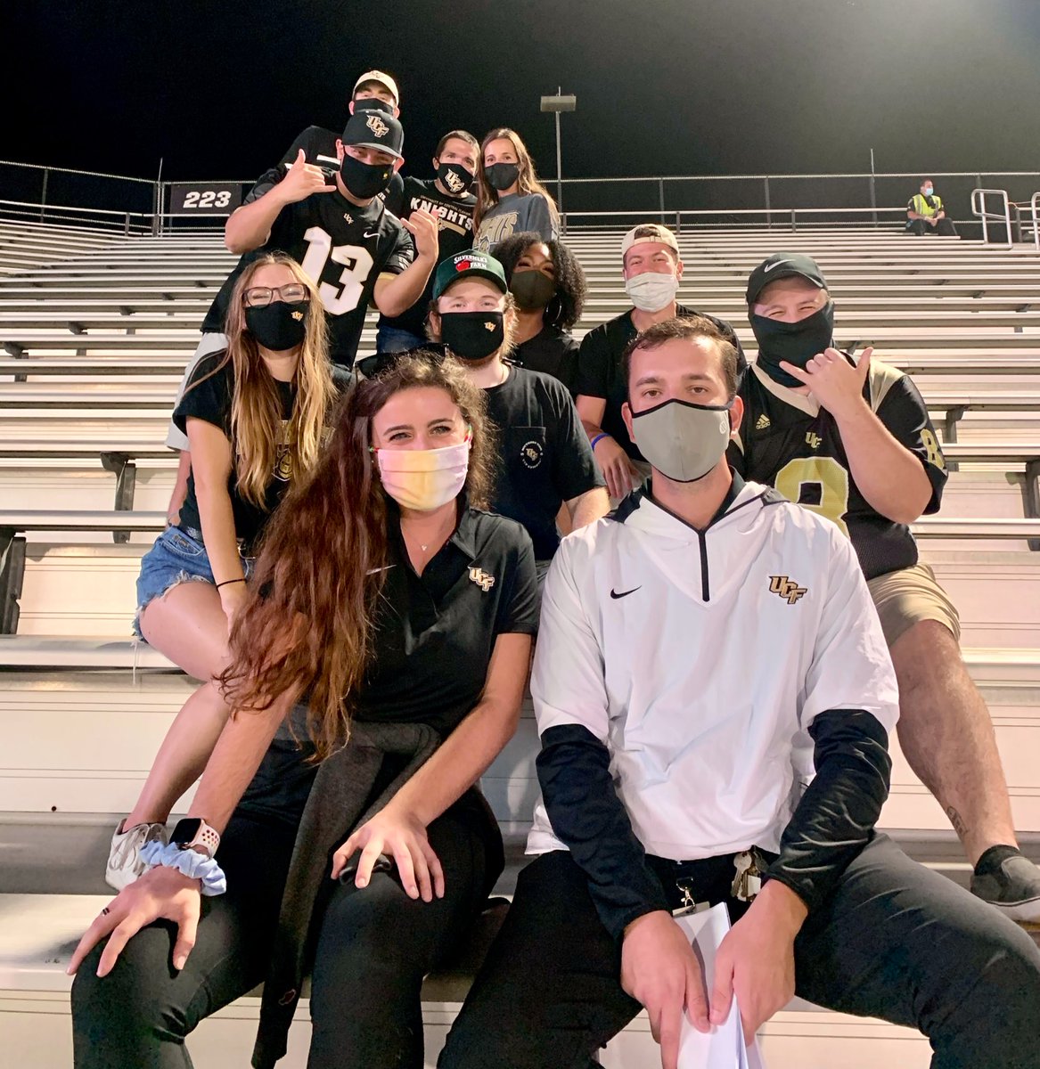 UCFDeVosSBM's tweet image. Last night a few students from our D’22 cohort came together to support our Knights football team! ⚔️

Won the game and created some everlasting memories! 💛🖤

#ThisIsDeVos #UCFFootball