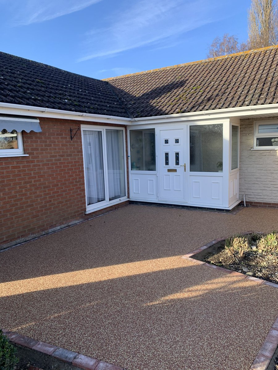 BayparkCons's tweet photo. Resin Bound Footpaths completed this week in Lincoln. 

Full excavation
Hardcore sub base  
Brindle block edging 
14mm open binder 
UV resin bound (transcendence) https://t.co/BoqjdUVLWc