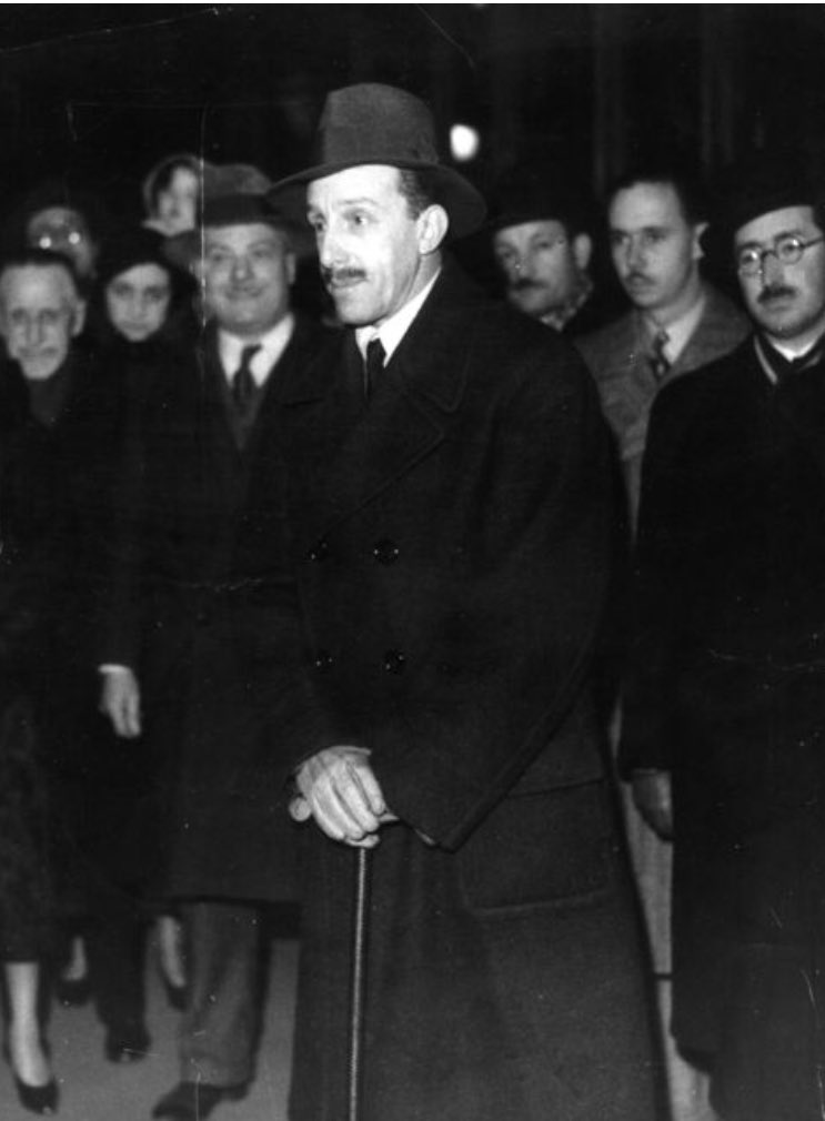 Llegados a este punto, Alfonso XIII salió rumbo a Cartagena y de ahí a Francia. Durante el exilio, buscó justificar sus actuaciones por el bien de España. Mientras tanto en las Cortes Republicanas le hicieron un juicio donde solamente Romanones le defendió.