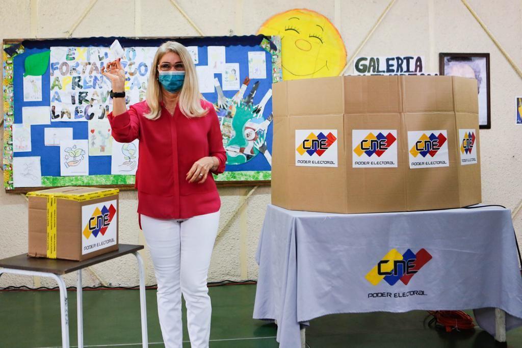 ConCiliaFlores's tweet photo. Como Patriota y militante asistí al #Simulacro2020 para prepararme para las elecciones del 6D.

¡Es Nuestra Responsabilidad! Un gran compromiso que tenemos con la Patria, no solo para ejercer el derecho soberano de elegir sino para rescatar la Asamblea Nacional. https://t.co/kKwJd0LBGo
