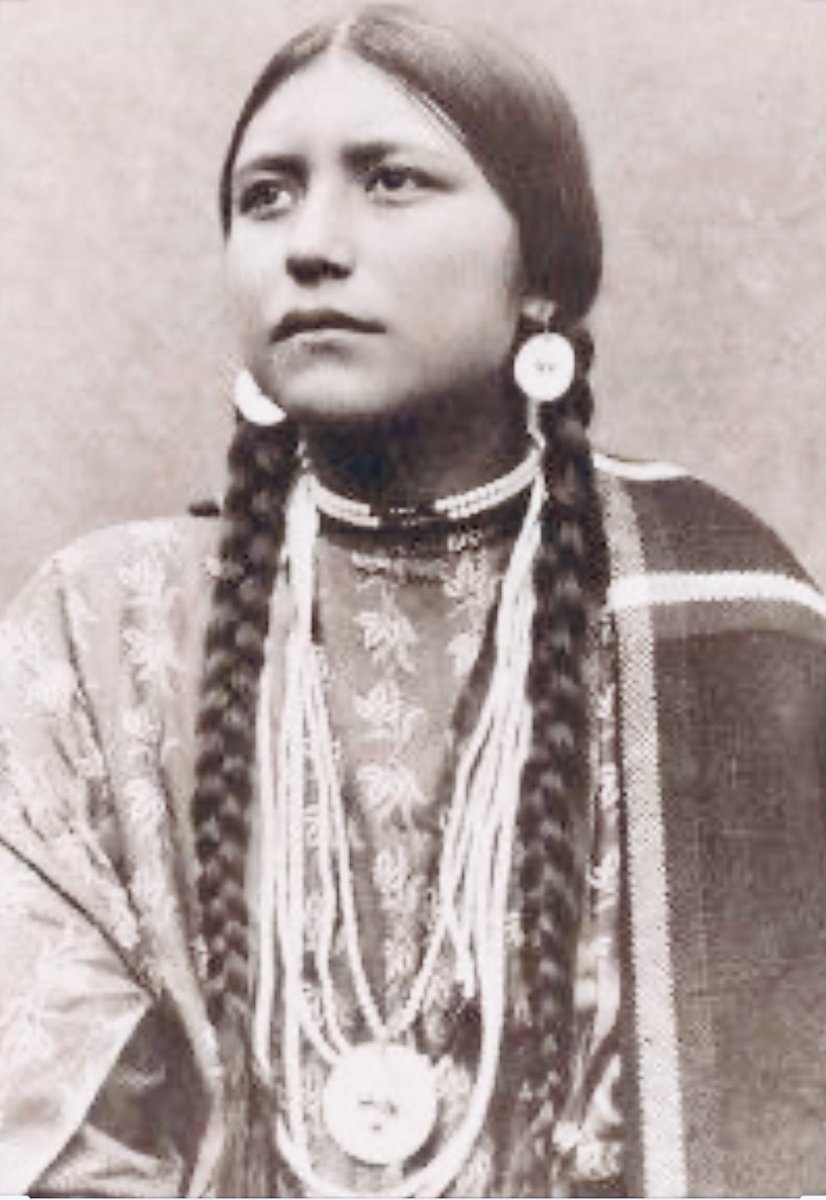 LowndesSarah's tweet photo. Didnโt think it was possible to be more blown away by a book than Sebastian Barryโs #DaysWithoutEnd, one of the best books Iโve ever read. But the follow up #AThousandMoons is even more incredibly profound, told from POV of young Lakota Sioux woman Winona, given name Ojinjintka. https://t.co/1Zk0kF5wSr