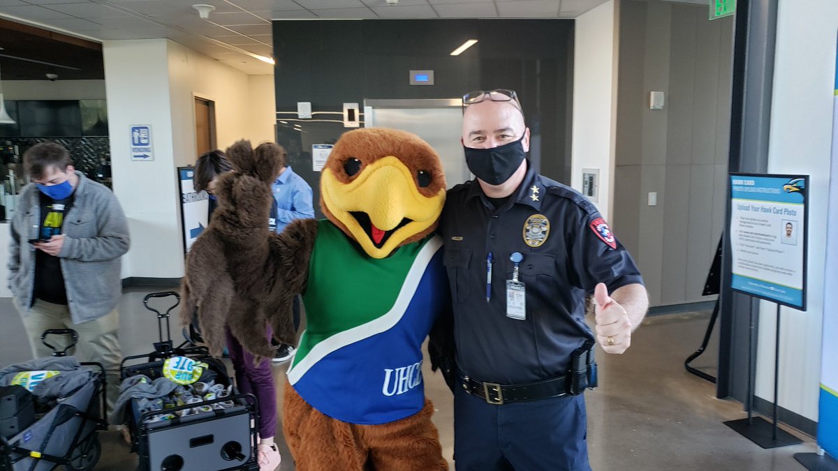 UHCL_TopCop's tweet photo. Good to see #hunterthehawk a few days ago at the @UHClearLake #walkthevote #GetInvolved @UHCLdos @uhcl_sga @UhclCampusRec https://t.co/VPmhRTE562