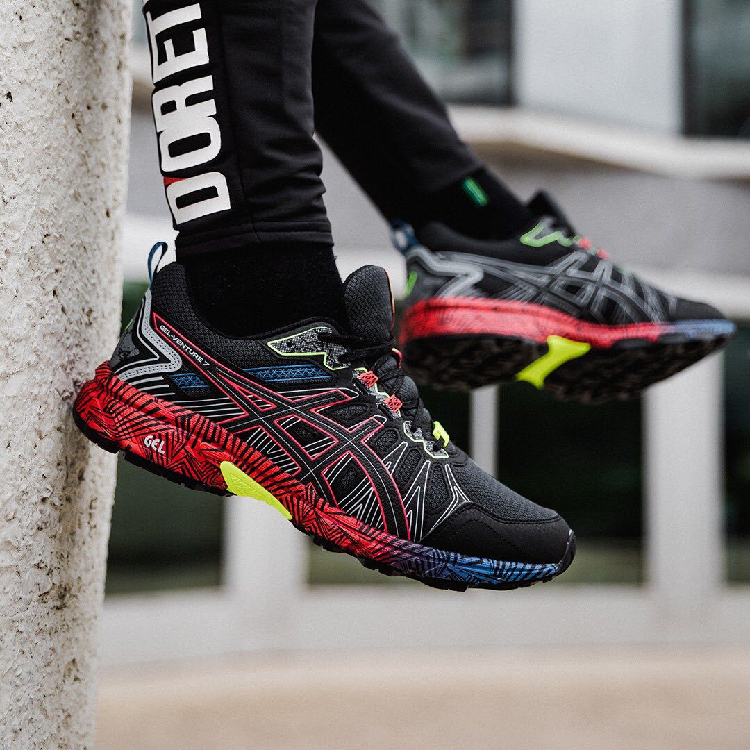 jul's tweet photo. Papapa ca yest la team la collab D&amp;P x @ASICSFrance Gel Venture 7 OVNI est enfin la sa raceee
Pr ceux qui s étaient inscrit, vous avez recu un lien privé par mail pr commander votre paire en exclusivité 👽👽
Pr les autres patience ⏳ https://t.co/koGiNpDfGP