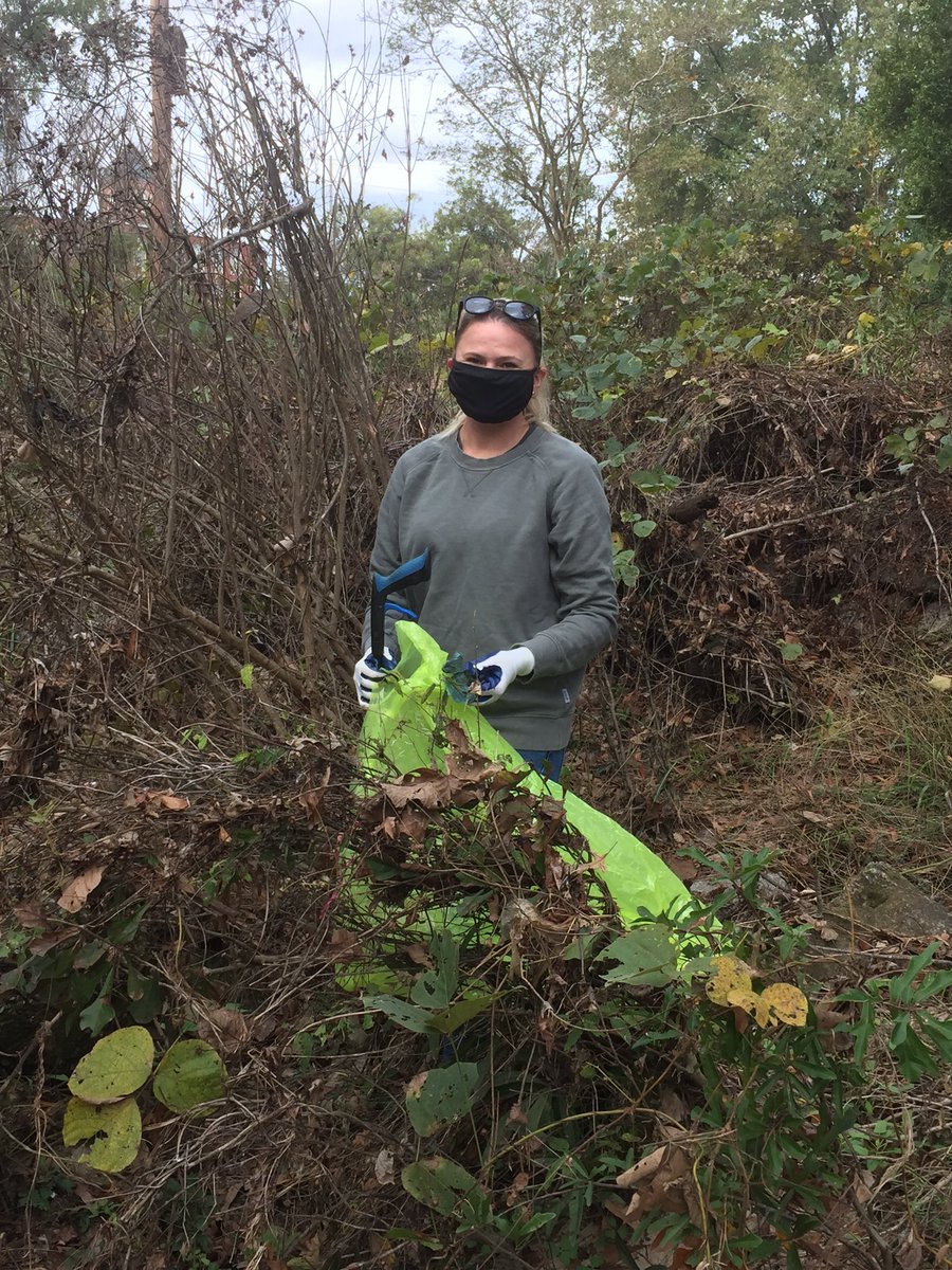 Spartan_72D's tweet photo. Thank you to @congareervrkpr for sponsoring/hosting the riversweep at Olympia Park. Members of @UofSC #SCAWWA Carolina Water Club, @USCArnoldSchool & #ENHS_GSO collected 7️⃣0️⃣0️⃣ pounds of litter along Rocky Branch Creek #Cleanup #CleanRivers #CongareeRiver https://t.co/V9w8NCvzS8