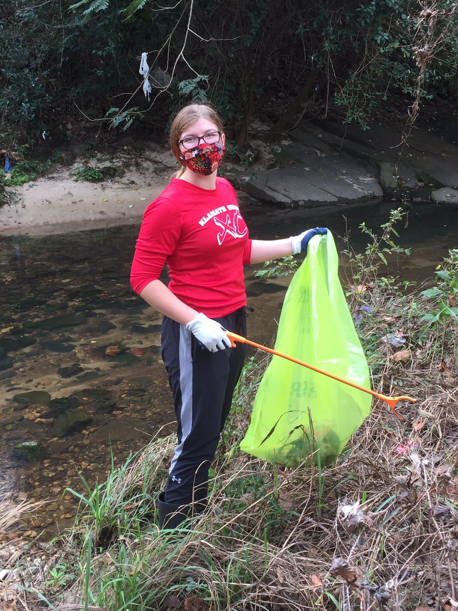 Spartan_72D's tweet photo. Thank you to @congareervrkpr for sponsoring/hosting the riversweep at Olympia Park. Members of @UofSC #SCAWWA Carolina Water Club, @USCArnoldSchool & #ENHS_GSO collected 7️⃣0️⃣0️⃣ pounds of litter along Rocky Branch Creek #Cleanup #CleanRivers #CongareeRiver https://t.co/V9w8NCvzS8