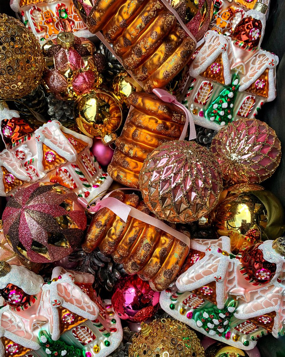 neillstrain's tweet photo. A small selection of our Christmas decorations. We have a beautiful range of decorations and bespoke wreaths, contact us for more information ✨
#Christmas #ChristmasDecorations #FestiveFloralCouture #ChristmasArrangements #FestiveArrangements #DoorWreath #ChristmasWreath #Chr https://t.co/yRx13vp4eB