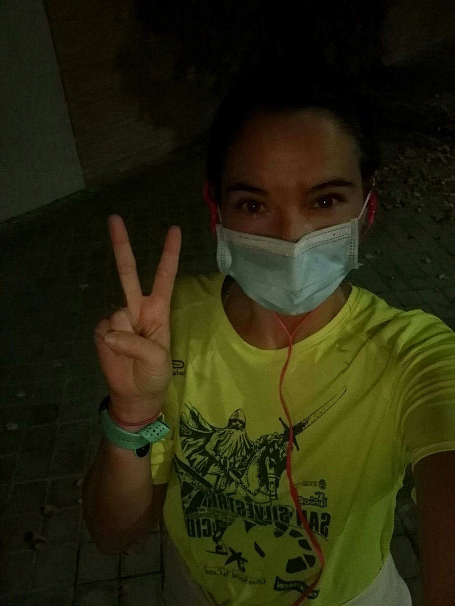 almudenavega1's tweet photo. #AVirtualMagicExperience @maratobarcelona cuarta etapa de 10km logrando terminar el maratón virtual. Saliente de guardia he necesitado la camiseta del #cidcampeador y la Playlist que me hizo la #bellacarlota #corremami para tener fuerza. https://t.co/MiANfRABlt