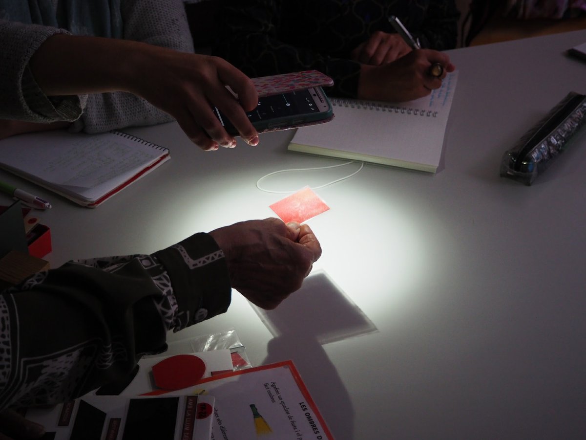 druizaguilera's tweet photo. Avui, a la cloenda del @C2EM2020, na @lau_morera i en @jfontgon han parlat d'una activitat d'experimentació amb les ombres proposada per na Maria Antònia Canals.

Noltros vàrem tenir el goig de sentir-li explicar el 2016, justament quan va acabar el #c2em2016 https://t.co/wn3X932Ri5