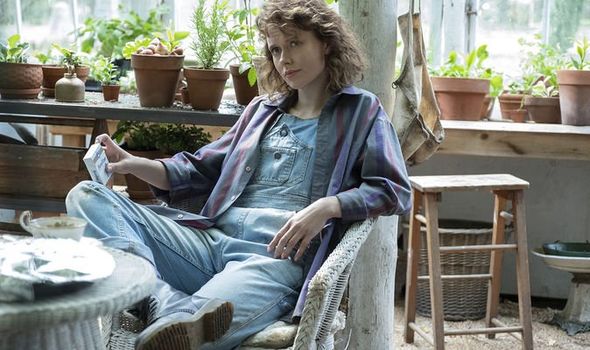 the haunting of bly manor characters as incorrect test answers: a thread