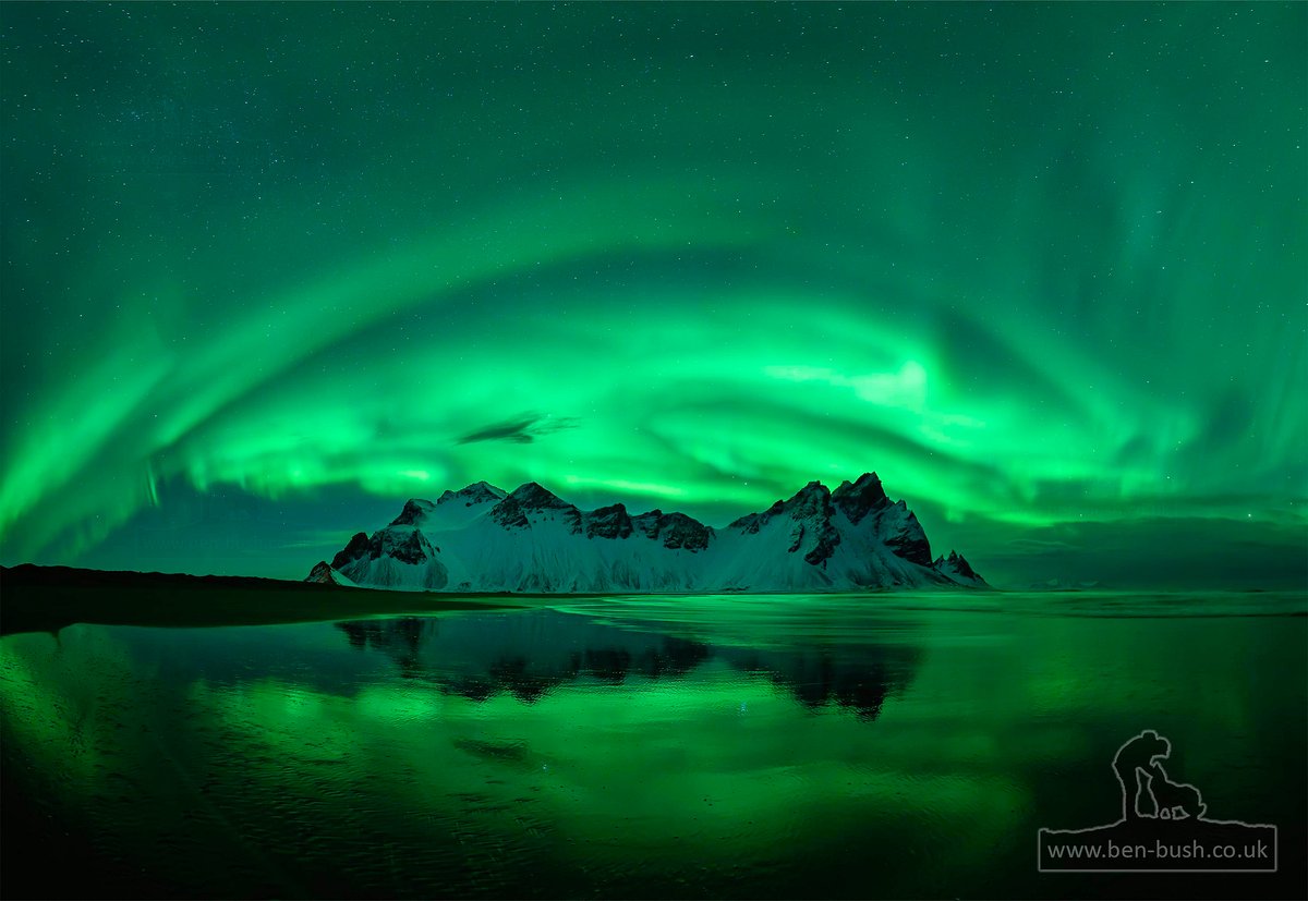 lentaruofficial's tweet photo. Фото дня: далеко на севере, стоя на пляже Вестрахорн, что на Юго-Востоке Исландии, на рассвете можно увидеть такую вот красоту https://t.co/htDoboqcNj