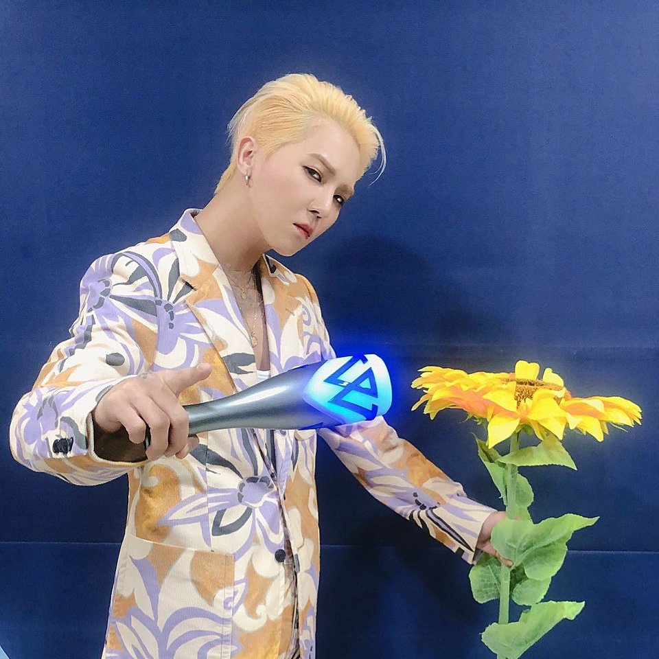 khh_italia's tweet photo. [ 2020.11.15 ]
MINO sul Twitter di @yginnercircle

©yginnercircle
-
#realllllmino #MINO #MINO_TAKE #도망가 #송민호 https://t.co/sVUe82sfMX