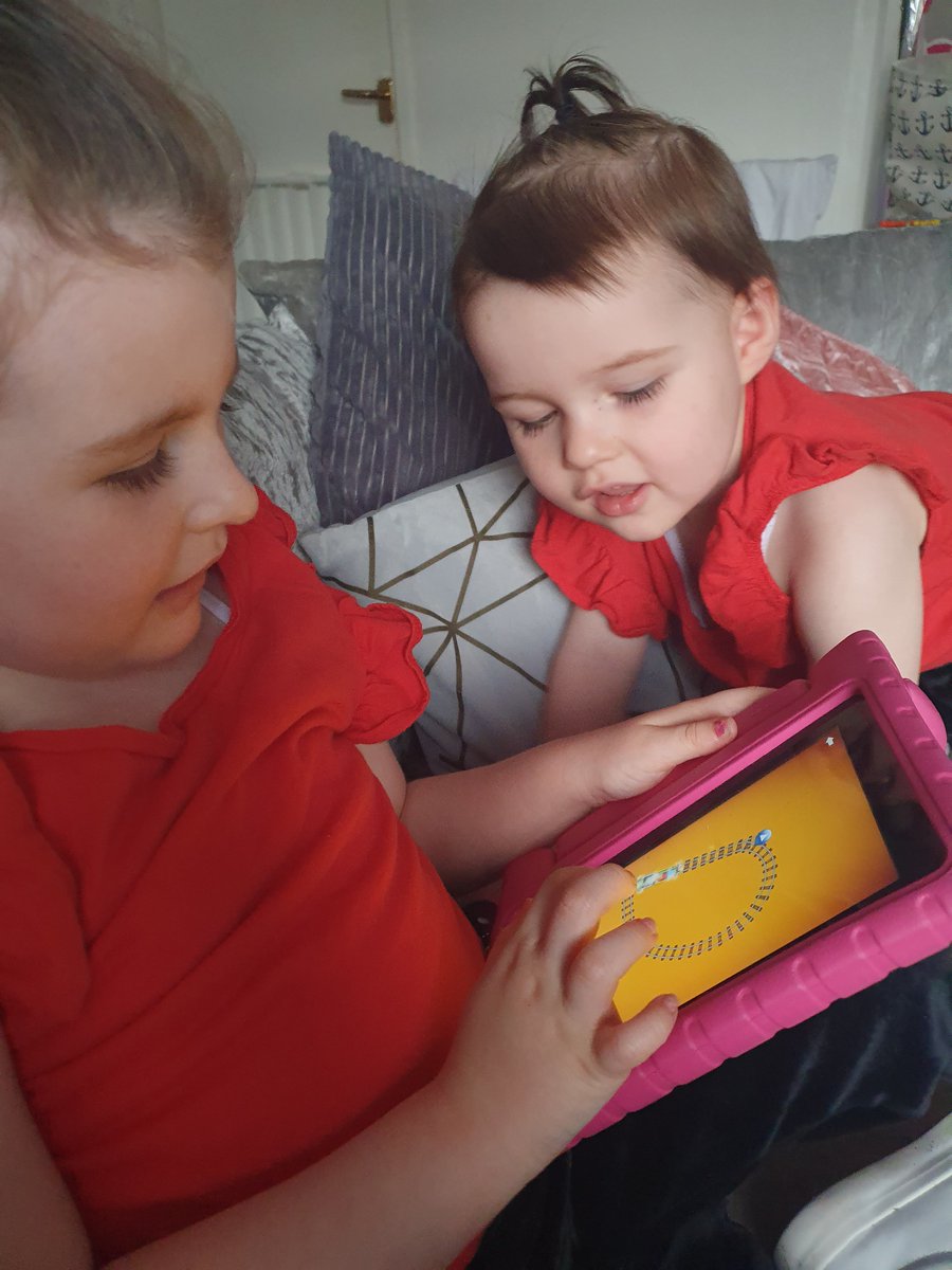 MeganTotten4's tweet photo. @MrsSigurdsson N teaching her little sister all the letters shes been learning ⭐ https://t.co/FhclRZdqIz