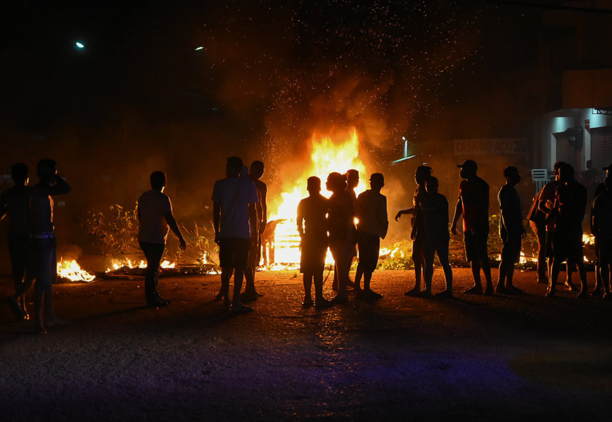 7-After several days without power, the population started a series of protests, after all, the state 3 hydroelectric plants in the territory and one on the border with Pará, in addition, we paid for the most expensive energy in Brazil.