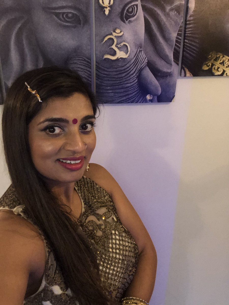 Shorticakez's tweet photo. Nutan Varshabhinandan to all my friends and family celebrating a start to the Hindu New Year, being optimistic for this coming year for more wishes and dreams to come true 🤎🪔🕉 #diwali #newyear #hindunewyear https://t.co/ohjDGjwAOC