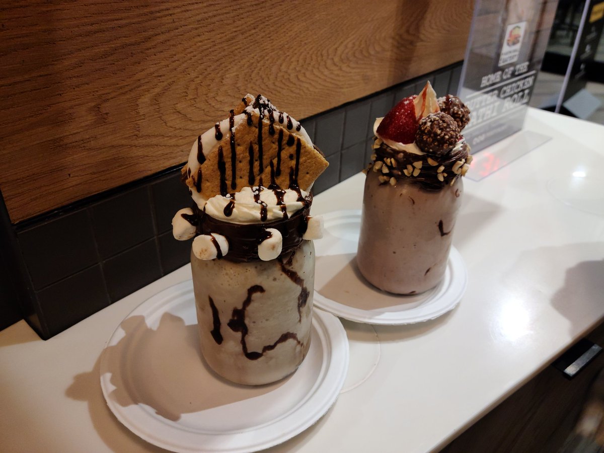 Nochirou1's tweet photo. Got some Timothys along the way and tried out HolyShakes, highly recommend trying them out, their selections are amazing for sweet tooths
#holyshakes #timothys https://t.co/79AMBUr5eE