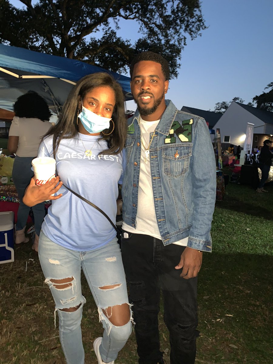 ShawnieceQB's tweet photo. Saw some of my faves at #CaesarFest @ARealCookie @pissyopants1 I’m too drunk to remember Jay Skillz Twitter name 😂 @OnPoint_El https://t.co/mhidZUBN6j