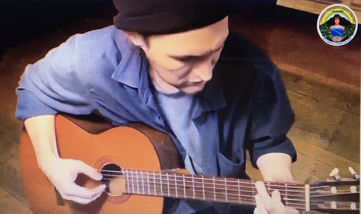 Eye0pener2's tweet photo. Josh Klinghoffer (#Pluralone) cantó “Opportunity To Cry” de Willie Nelson hoy en el evento de beneficios de @HFUUHawaii.
#joshklinghoffer #willienelson #hfuu @Pluralone1 @orgmusiclabel @flea333 @xopublicity https://t.co/2T17lqsZSd