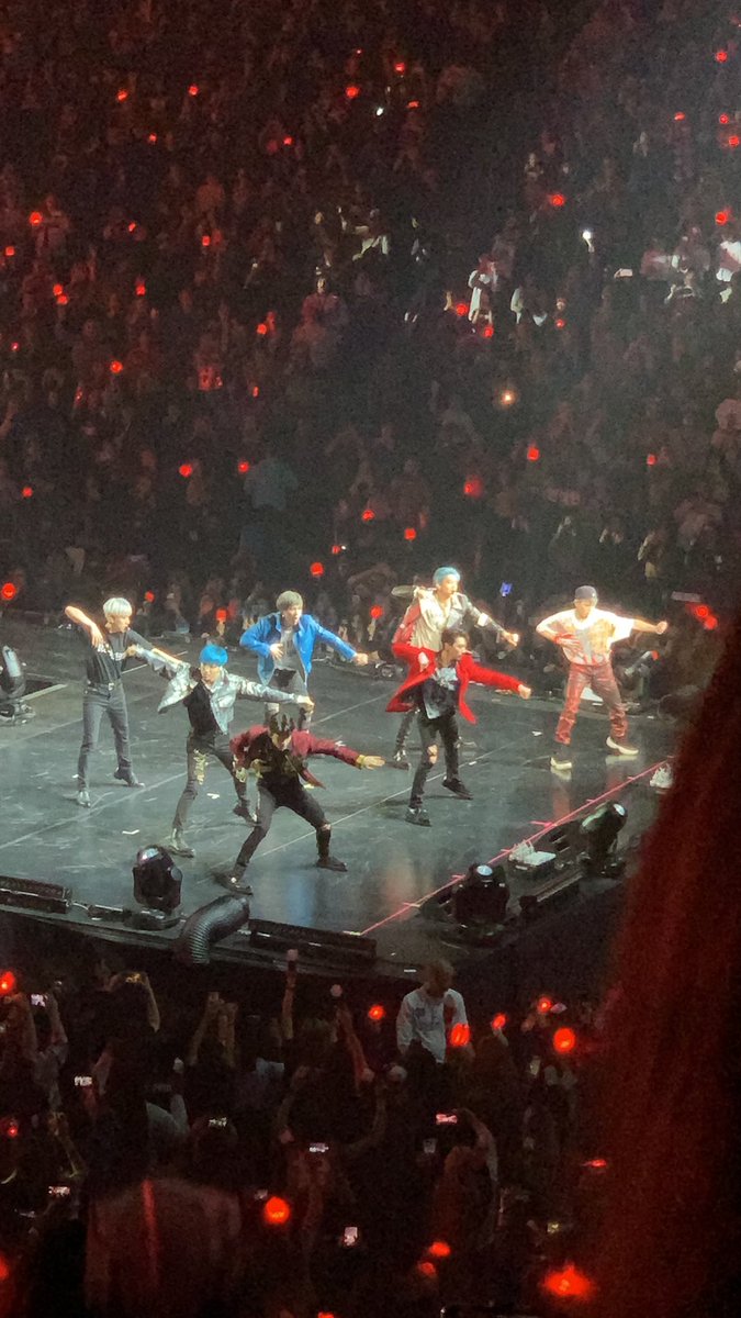 axozo_'s tweet photo. It’s been one year! 🥺🥺🖤 #SuperMInATL #superM https://t.co/5wSgUGs95a