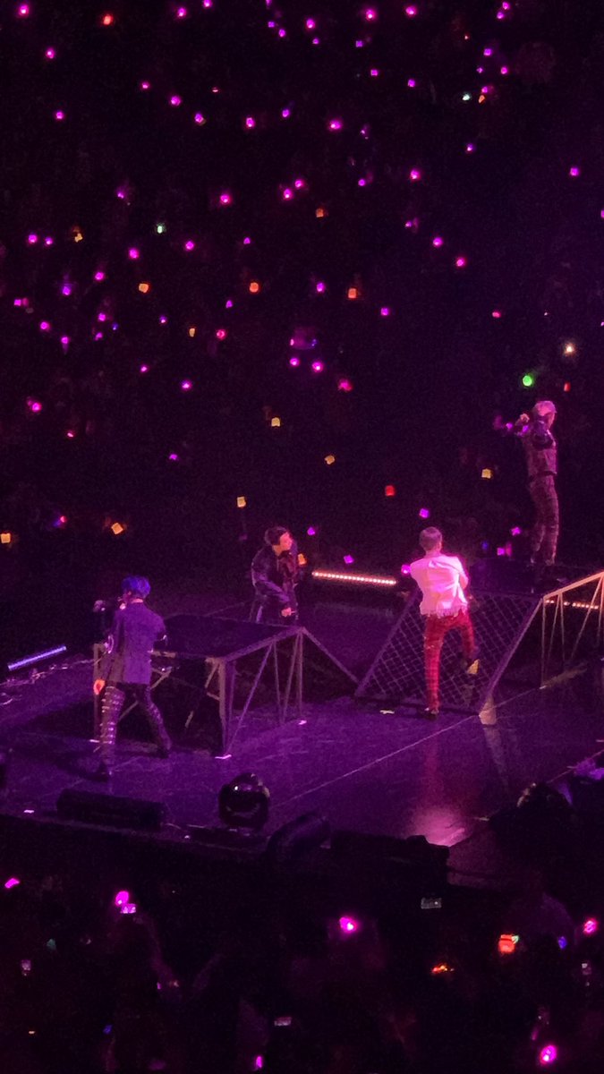 axozo_'s tweet photo. It’s been one year! 🥺🥺🖤 #SuperMInATL #superM https://t.co/5wSgUGs95a